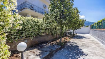 Leilighet, 2 soverom | Hage