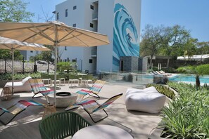 Outdoor dining - Zonte Wave Watch - 2BR Surf & Work Retreat (El Zonte)