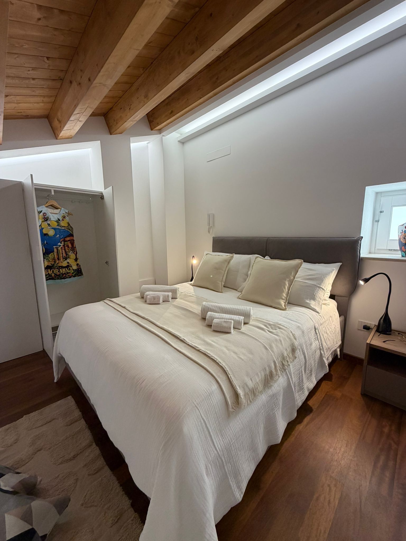 1 slaapkamer, een strijkplank/strijkijzer, wifi, beddengoed