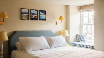 Kolmen hengen huone, kylpyhuone makuuhuoneen yhteydessä