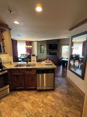 Microwave, oven, stovetop, dishwasher - 5-Star Resort in delightful Gatlinburg! Sleeps 6 - Indoor Water Park, plus more! (Gatlinburg)