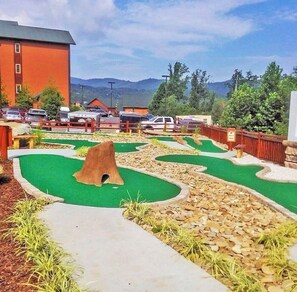 Property grounds - 5-Star Resort in delightful Gatlinburg! Sleeps 6 - Indoor Water Park, plus more! (Gatlinburg)