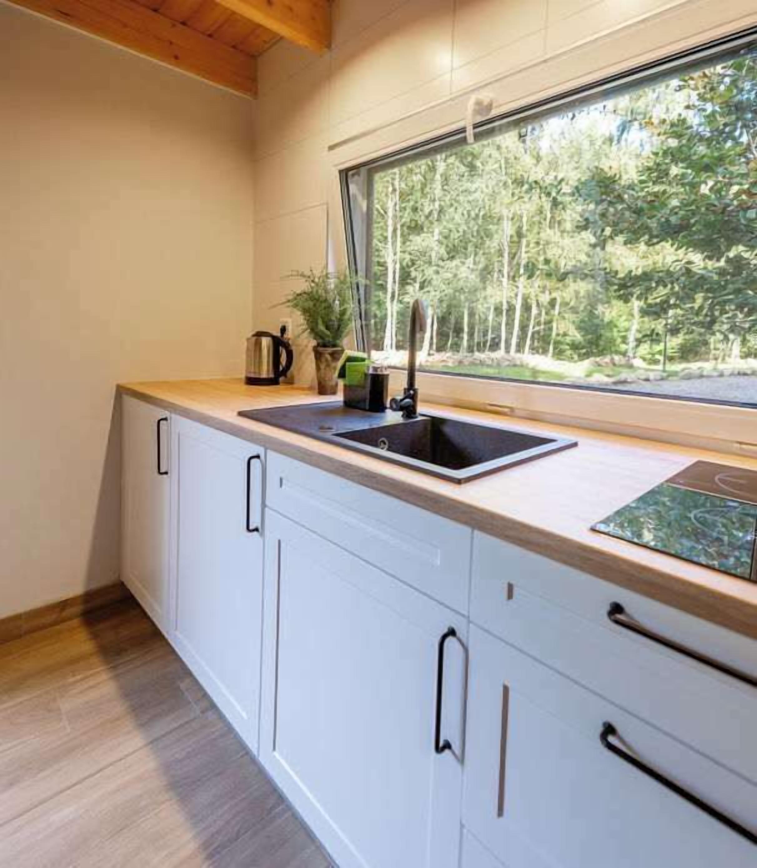 Fridge, stovetop, coffee/tea maker, electric kettle