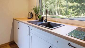 Fridge, stovetop, coffee/tea maker, electric kettle