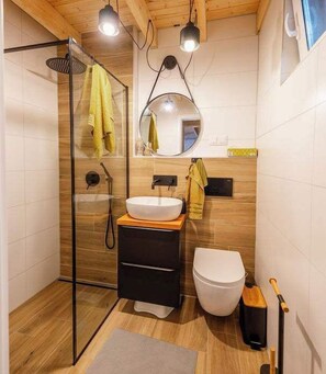 Shower, hair dryer, towels - Domek Skandynawski - Leno Tu (Tuchomie)
