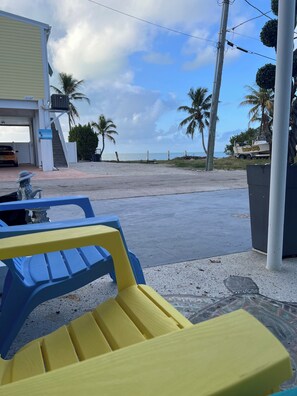 Terrace/patio - 3-bedroom turtle theme  house in Little Venice,  Marathon with ocean view (Marathon)