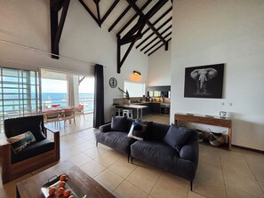 Living area - Amazing flat and view on Pointe du Bout at 100m from the beach! (Les Trois-Îlets)