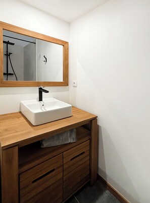 Shower, hair dryer, towels, soap - Amazing flat and view on Pointe du Bout at 100m from the beach! (Les Trois-Îlets)