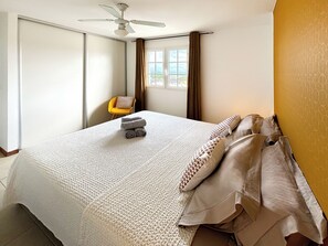 4 bedrooms, iron/ironing board, free WiFi, bed sheets - Amazing flat and view on Pointe du Bout at 100m from the beach! (Les Trois-Îlets)