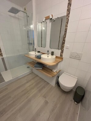 Shower, hair dryer, towels, soap - Amazing flat and view on Pointe du Bout at 100m from the beach! (Les Trois-Îlets)