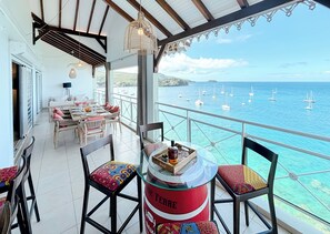 Outdoor dining - Amazing flat and view on Pointe du Bout at 100m from the beach! (Les Trois-Îlets)