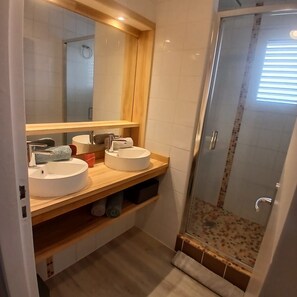 Shower, hair dryer, towels, soap - Amazing flat and view on Pointe du Bout at 100m from the beach! (Les Trois-Îlets)