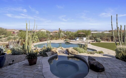 Ranch Road Desert Oasis...Privacy...Unbelievable Mountain Views!