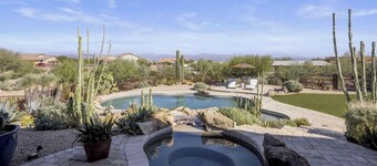 Ranch Road Desert Oasis...Privacy...Unbelievable Mountain Views!
