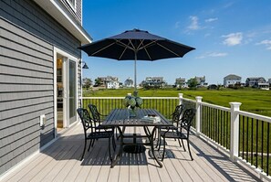 Outdoor dining - Minot Beach House - Short Walk to the Beach (Scituate)