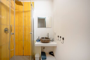 Shower, hair dryer, towels - Apartment 'Kaktus 2 - Music' with Wi-Fi and Air Conditioning (Bari)