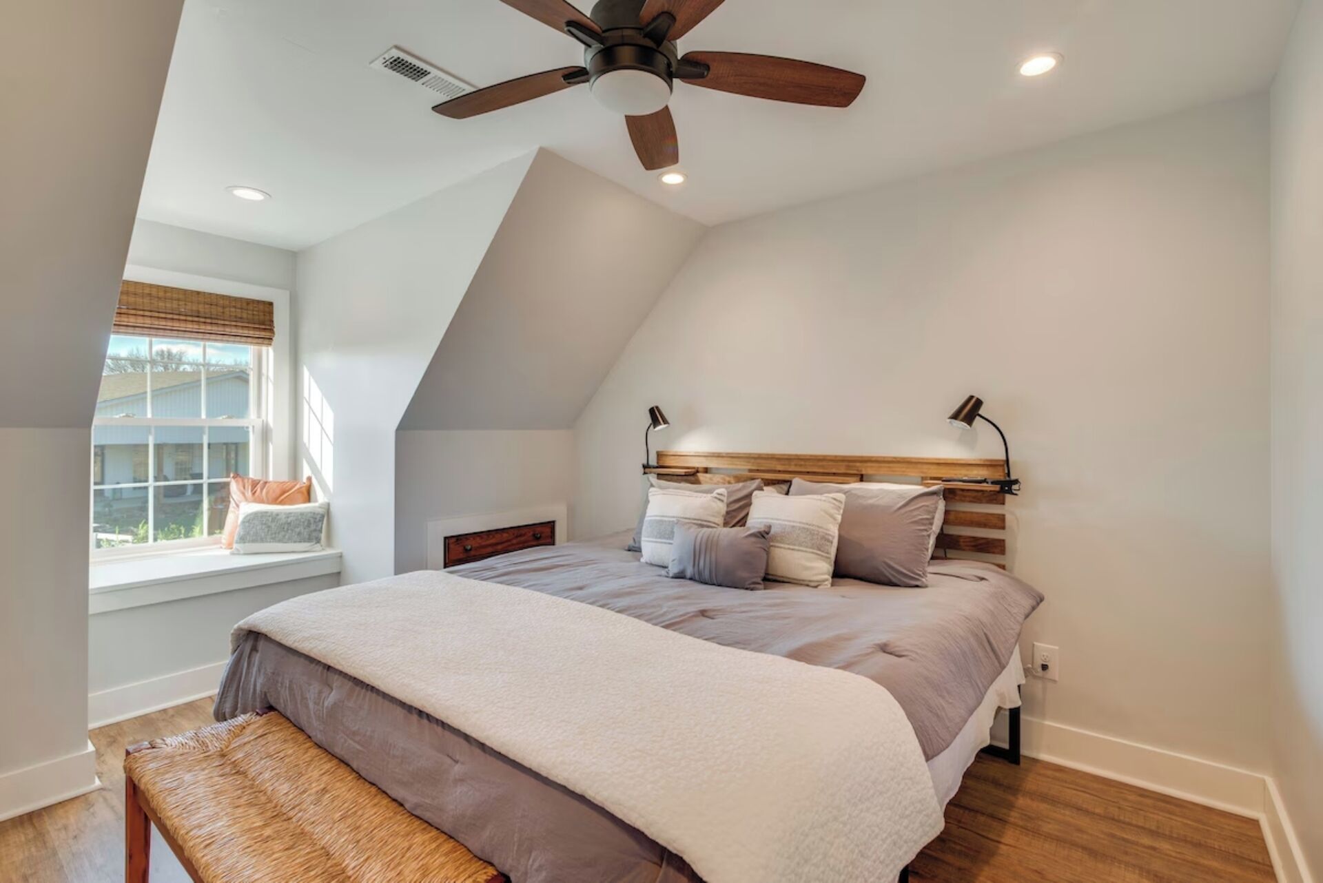 1 bedroom, iron/ironing board, WiFi (free), bed sheets