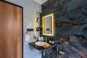 Bathroom - ELIVAAS Palazao Stunning Villa With Pool (Udaipur)