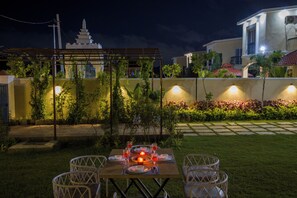 Outdoor dining - ELIVAAS Palazao Stunning Villa With Pool (Udaipur)