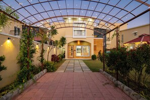 Exterior - ELIVAAS Palazao Stunning Villa With Pool (Udaipur)