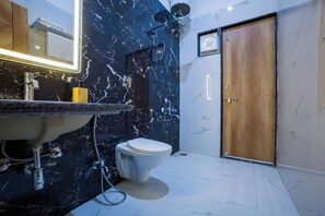 Deluxe villa | Badkamer