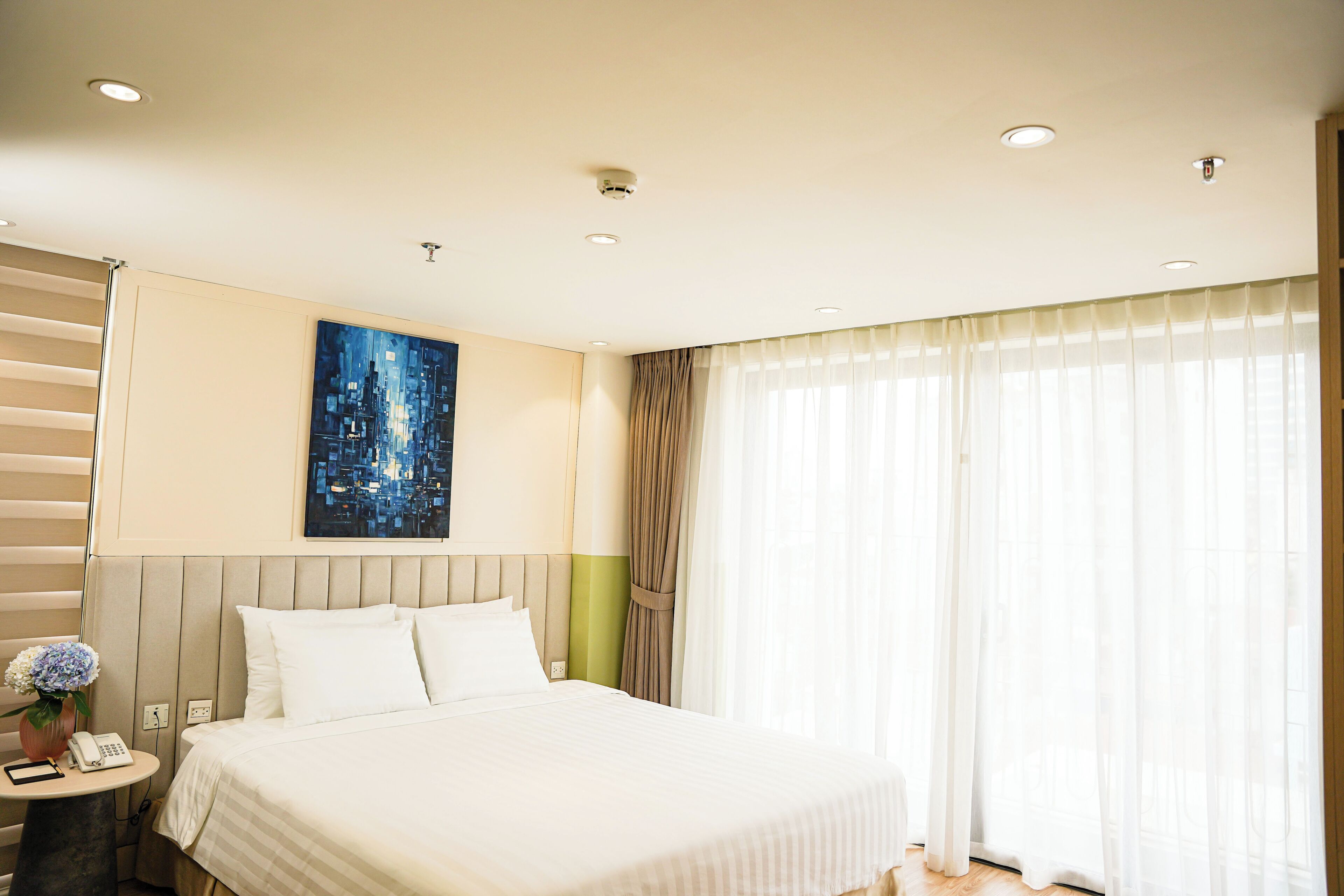 Studio Suite, City View | Hypo-allergenic bedding available, in-room safe, desk, laptop workspace