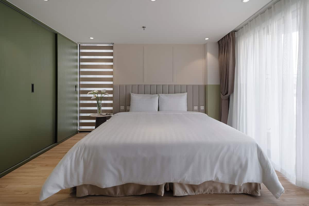 Studio Suite, City View