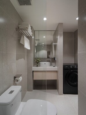 Studio, City View | Bathroom - Little Charm Boutique Hotel (Ba Đình)