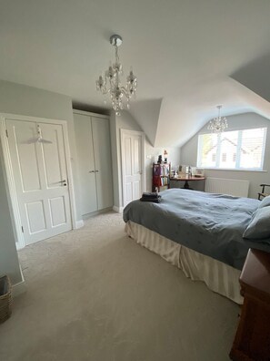 4 Schlafzimmer, Bügeleisen/Bügelbrett, kostenloses WLAN, Bettwäsche