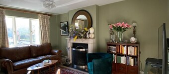 4 Bed House - Sleeps 8 - Pets - Parking - Wifi