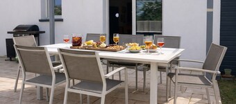 House with private pool & garden – 8 guests