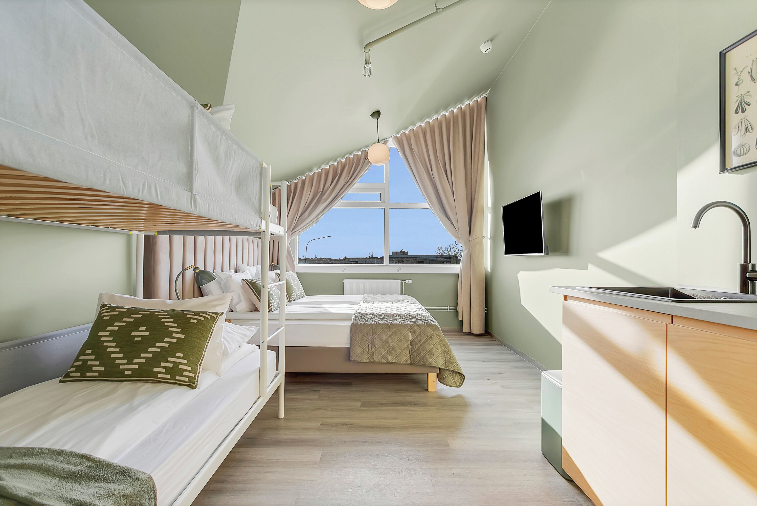 ห้องดีลักซ์สำหรับสี่ท่าน