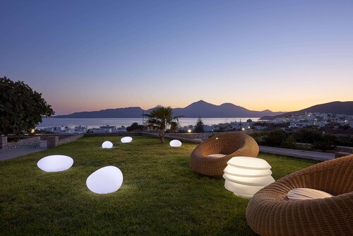 Ostraco Houses - Vrachos Beachfront Retreat: Domed bathroom ・Outdoor rain shower