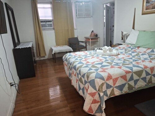 Tranquil 1-bedroom apartment share with AC in vibrant Brooklyn Near B8 Bus Stop