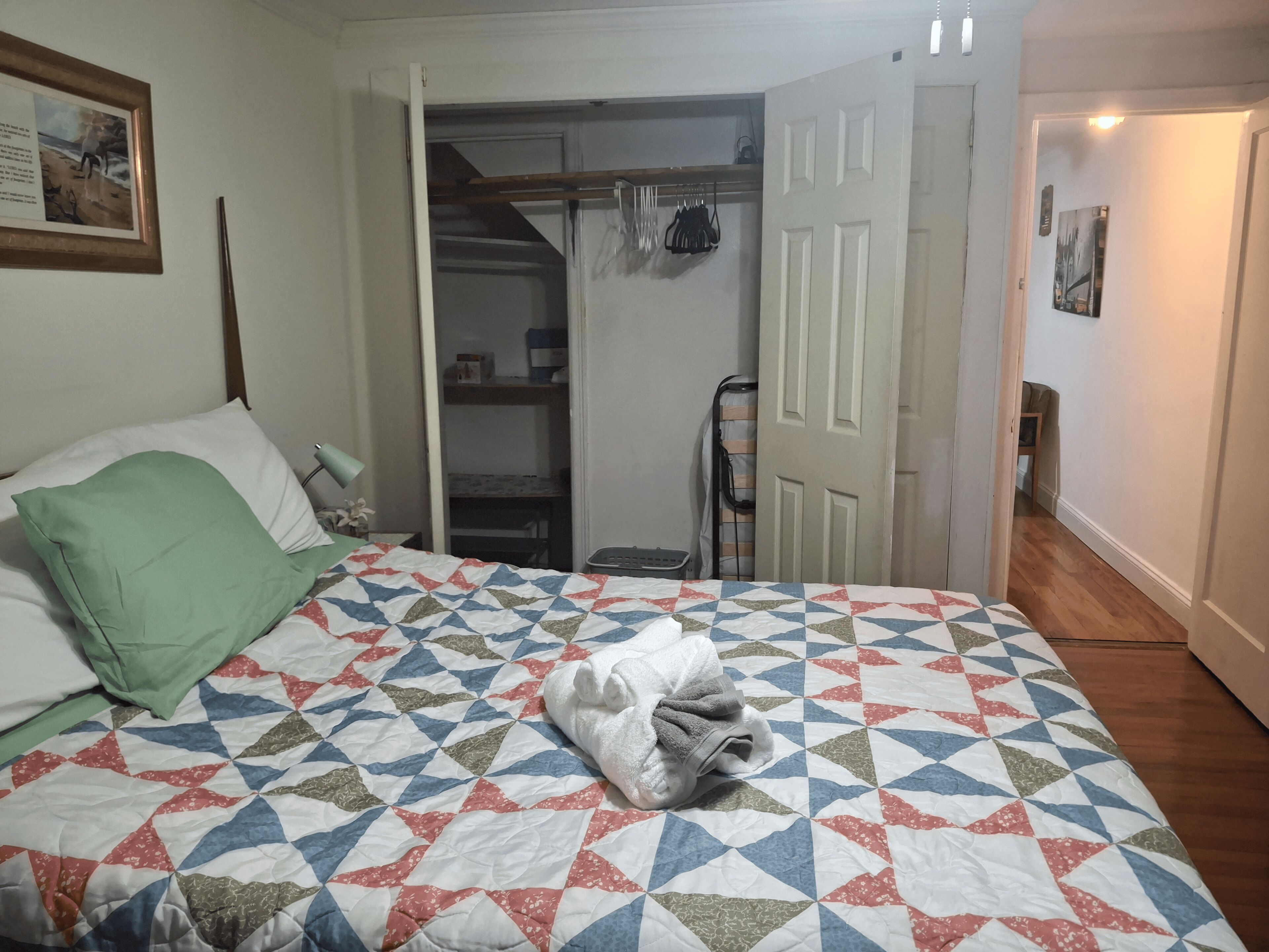 1 habitación, tabla de planchar con plancha, wifi y ropa de cama 