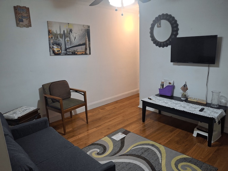 Tranquil 1-bedroom Apartment Share With Ac In Vibrant Brooklyn Near B8 Bus Stop - New York, NY