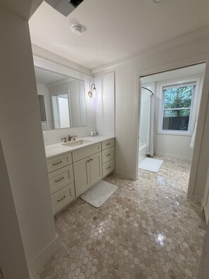 Bathroom - Travis Heights Gem, Walk to Lady Bird Lake & SoCo (Austin)