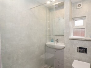 Shower - Frankies Seaview 2 (Bridlington)