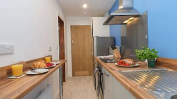 Dishwasher, cookware/dishes/utensils