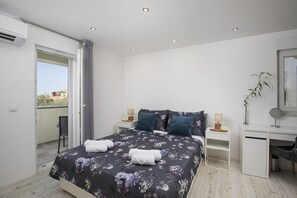 4 bedrooms, desk, iron/ironing board, travel crib - Villa Eman in Pula (Pula)