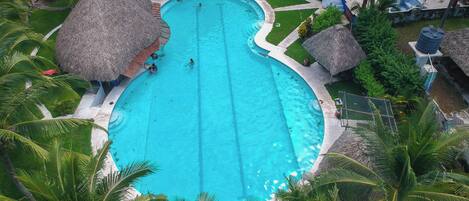 2 piscinas externas