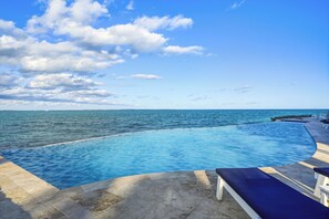Pool - Unique Lighthouse in The Bahamas (Nassau)