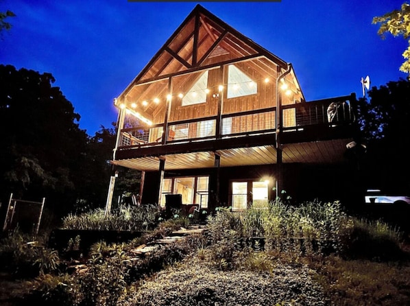 Exterior - Rustic Lake Front Cabin Retreat (Lampe)