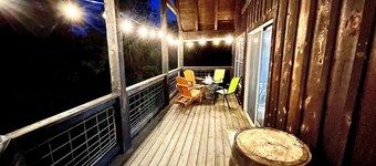 Rustic Lake Front Cabin Retreat