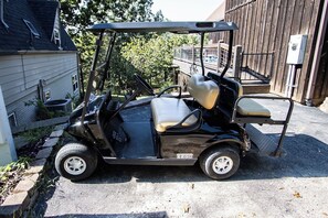 A golf cart parked on a driveway. - Lake Front Retreat - Pool Table, Golf Cart, Kayaks (Lampe)