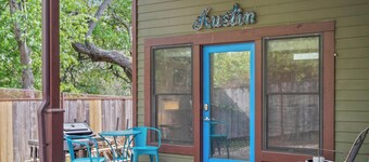 Steps to SoCo, Mins to Zilker | Quiet Pet-Friendly Casita w Grill + Workspace
