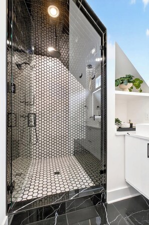 Shower, hair dryer, shampoo - Lux Home - 8 Beds | 3.5 Bath | Firepit Sleeps 12! (Nashville)