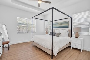 3 bedrooms, desk, iron/ironing board, travel cot