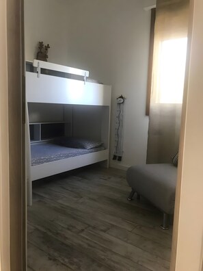 Room - Holiday Home 'Unit 1' with Private Outdoor Area, Wi-Fi & Air Conditioning (Jesolo)