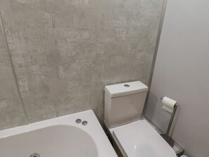 Shower - Frankies Seaview 3 (Bridlington)